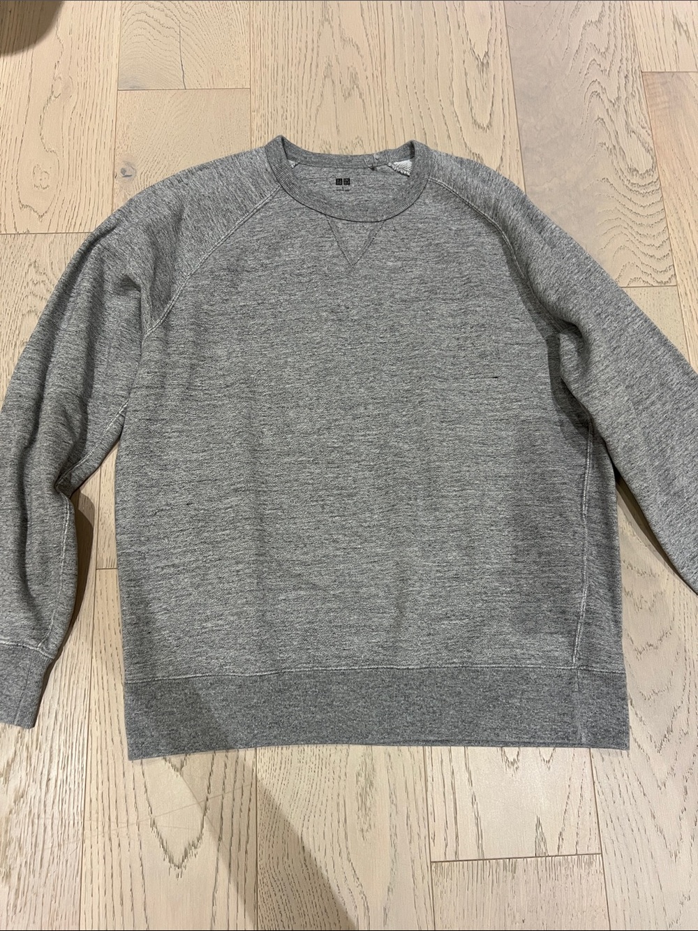 Uniqlo Men's Heather Gray Crewneck Sweatshirt